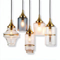 Hanglampenset van glas met gouden accenten voor moderne interieurs